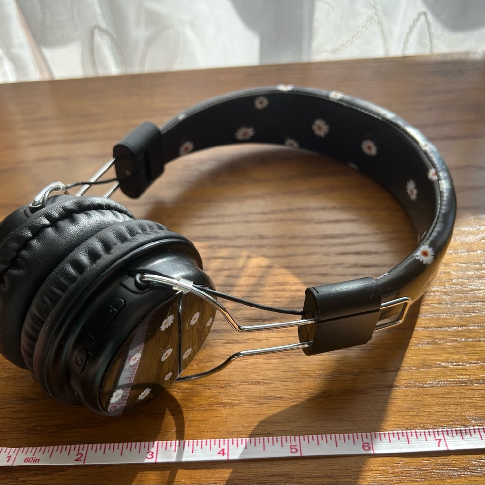 Bluetooth Black Daisy Floral Wireless Headphones
